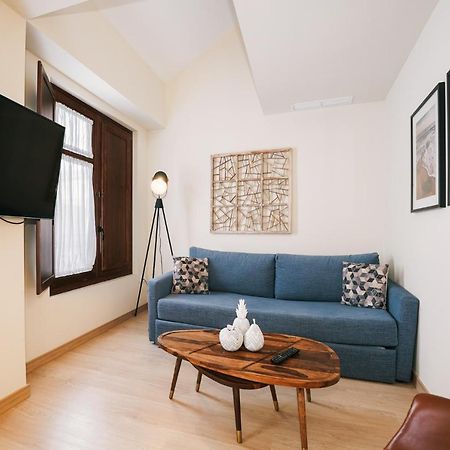 Debambu Atarazanas Aparthotel Malaga Ngoại thất bức ảnh