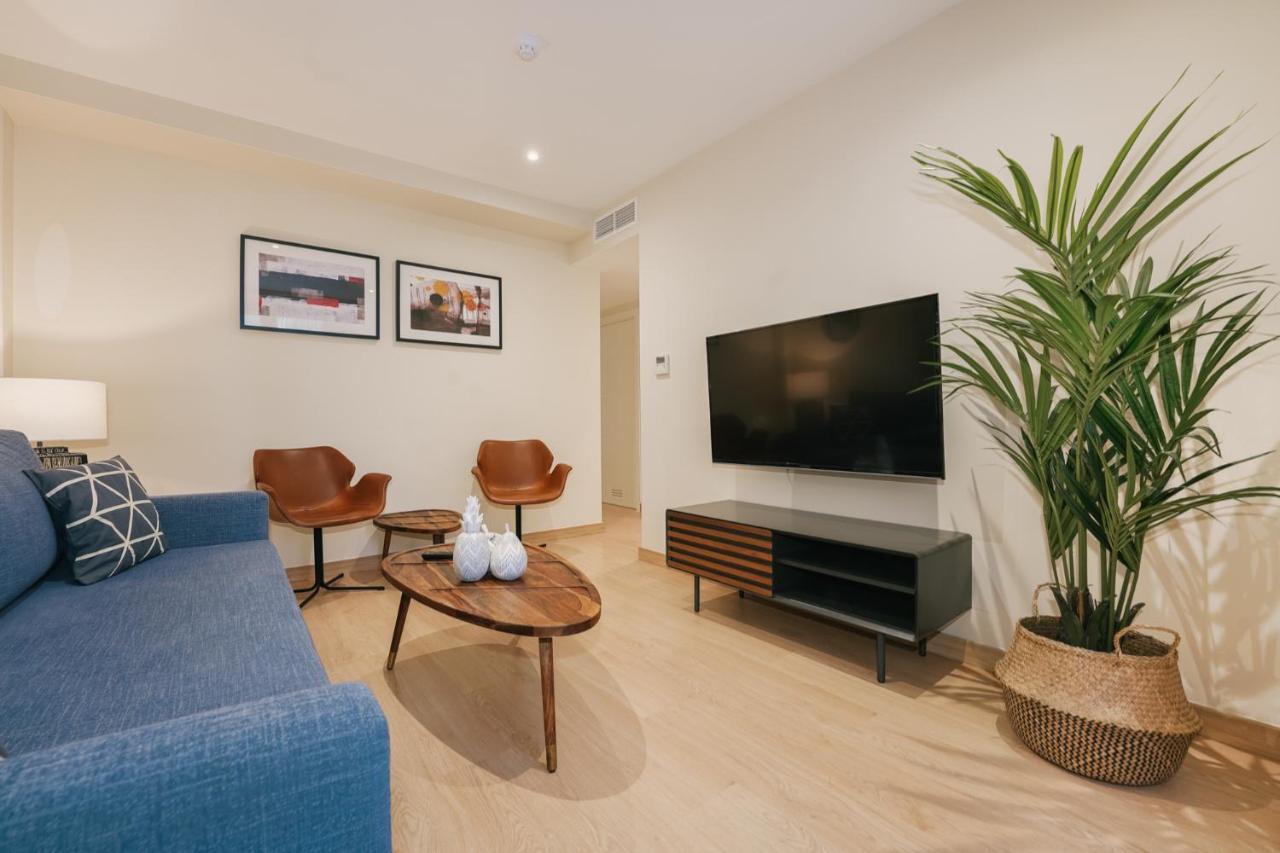 Debambu Atarazanas Aparthotel Malaga Ngoại thất bức ảnh