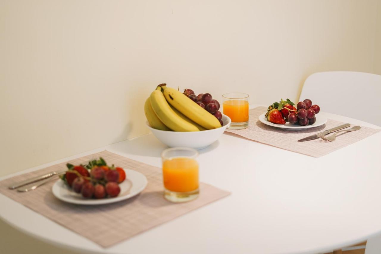 Debambu Atarazanas Aparthotel Malaga Ngoại thất bức ảnh