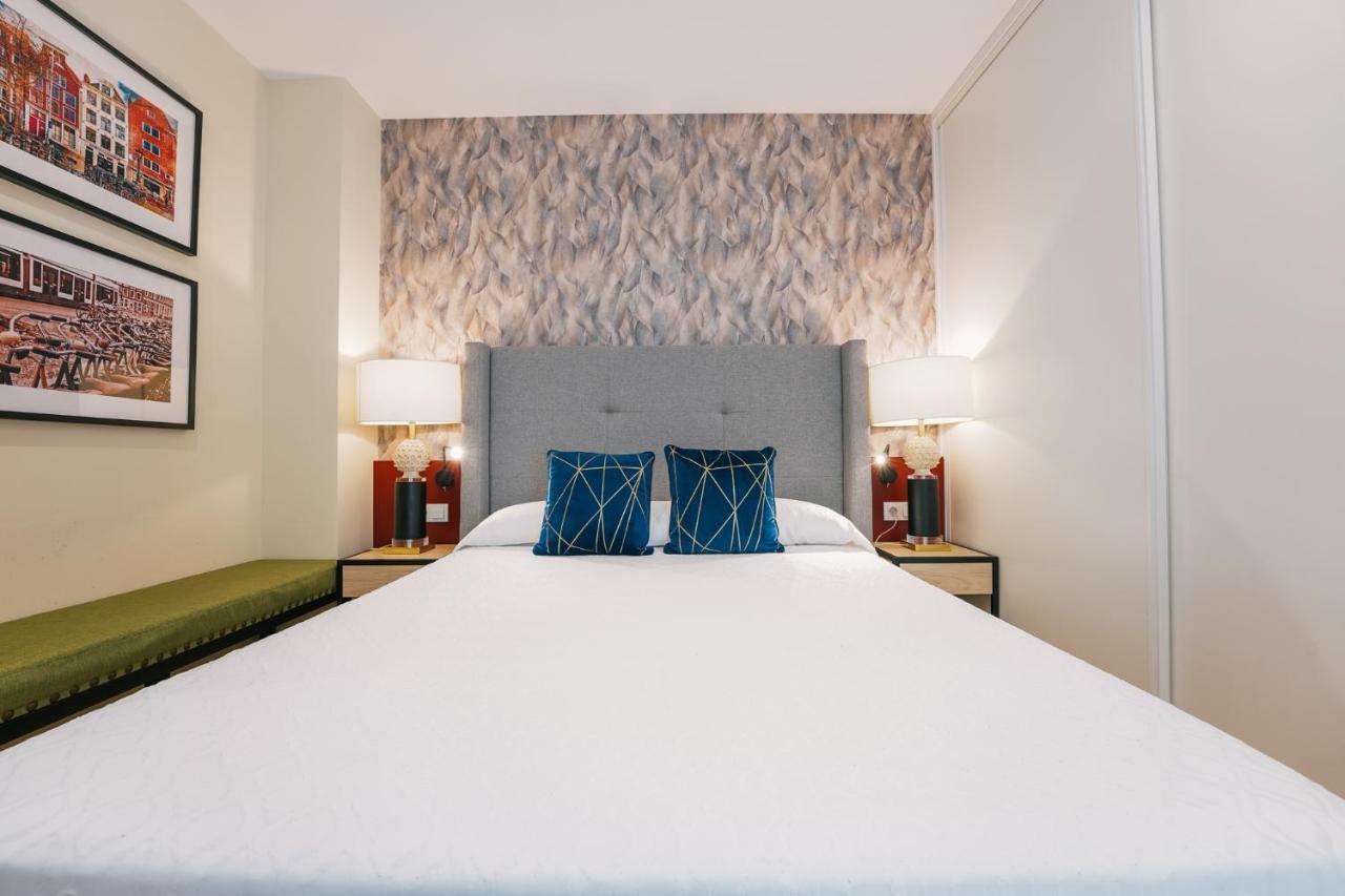 Debambu Atarazanas Aparthotel Malaga Ngoại thất bức ảnh