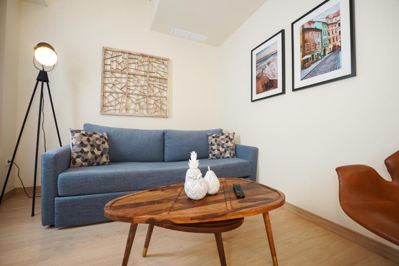 Debambu Atarazanas Aparthotel Malaga Ngoại thất bức ảnh