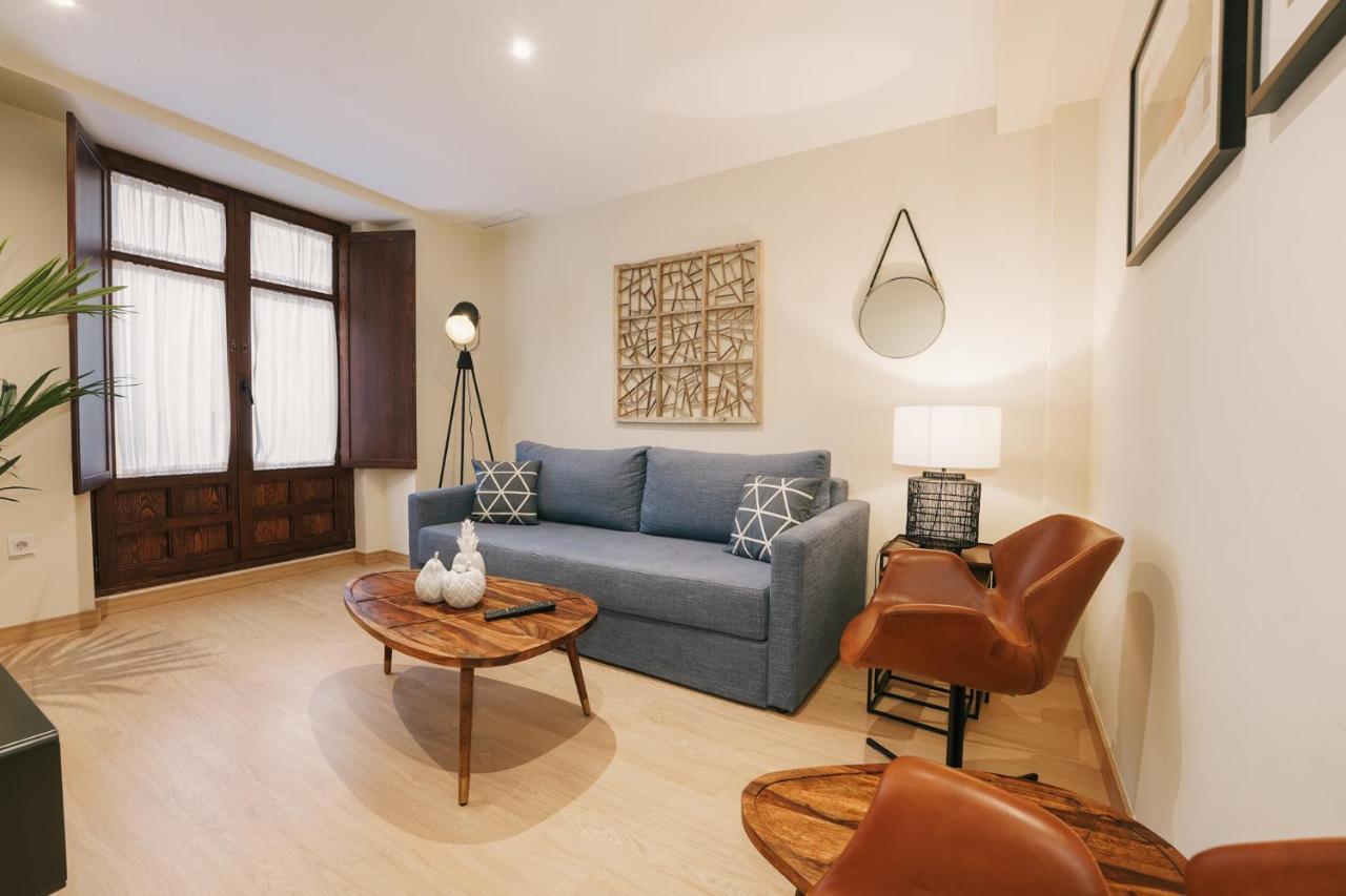 Debambu Atarazanas Aparthotel Malaga Ngoại thất bức ảnh