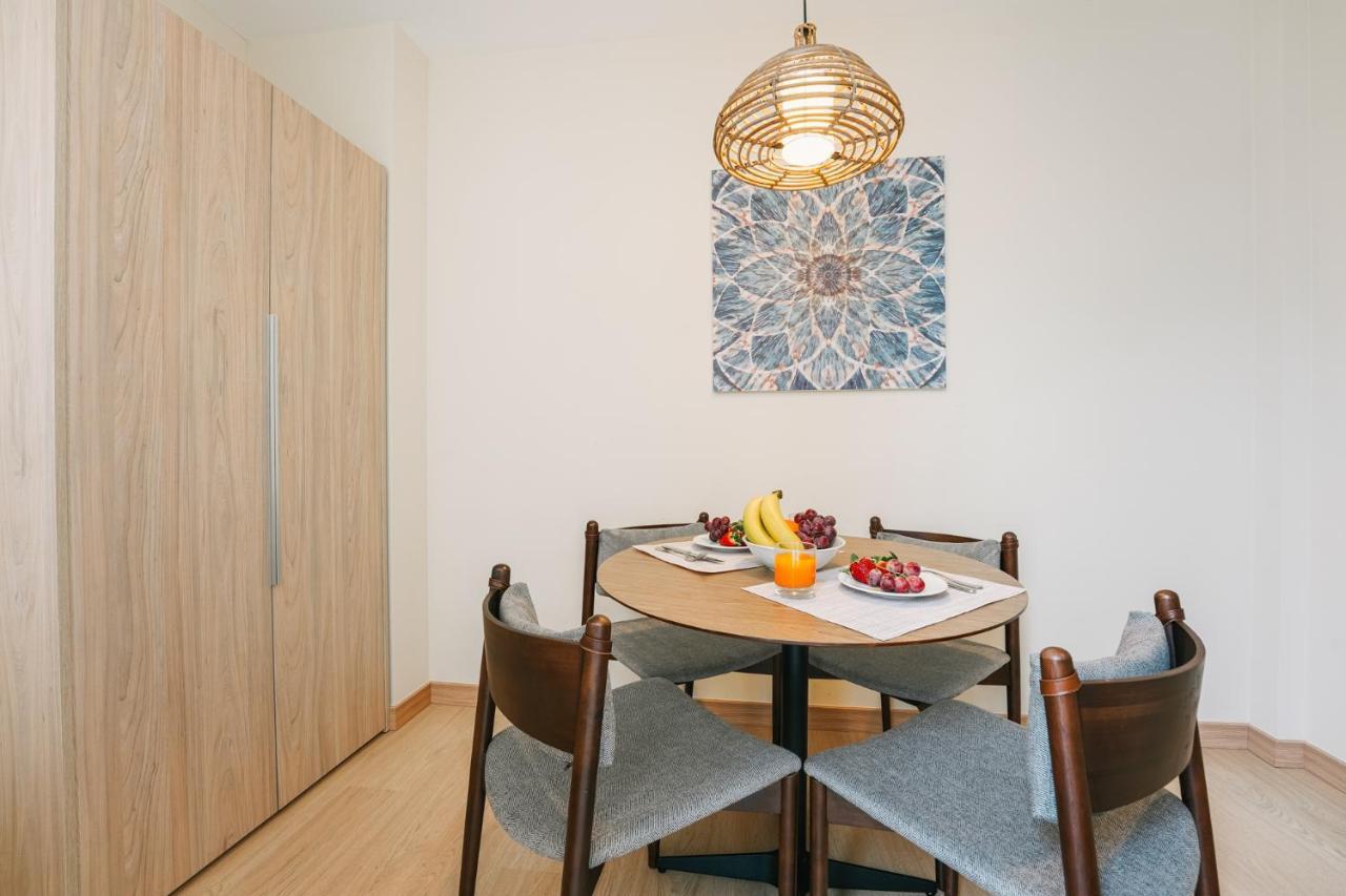 Debambu Atarazanas Aparthotel Malaga Ngoại thất bức ảnh