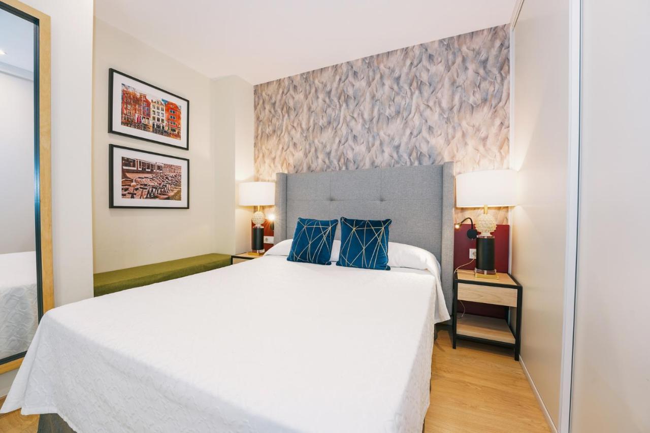 Debambu Atarazanas Aparthotel Malaga Ngoại thất bức ảnh