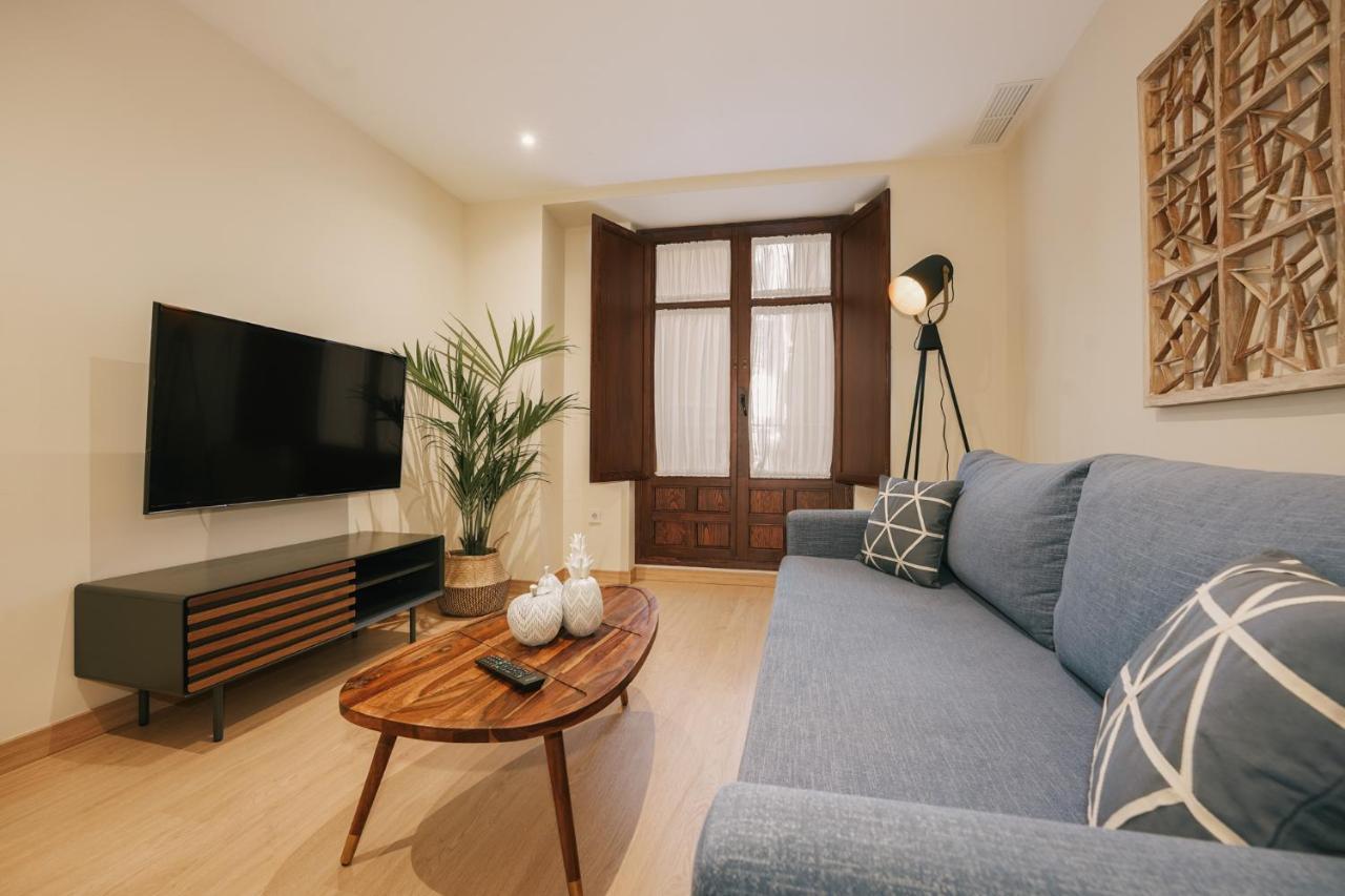 Debambu Atarazanas Aparthotel Malaga Ngoại thất bức ảnh
