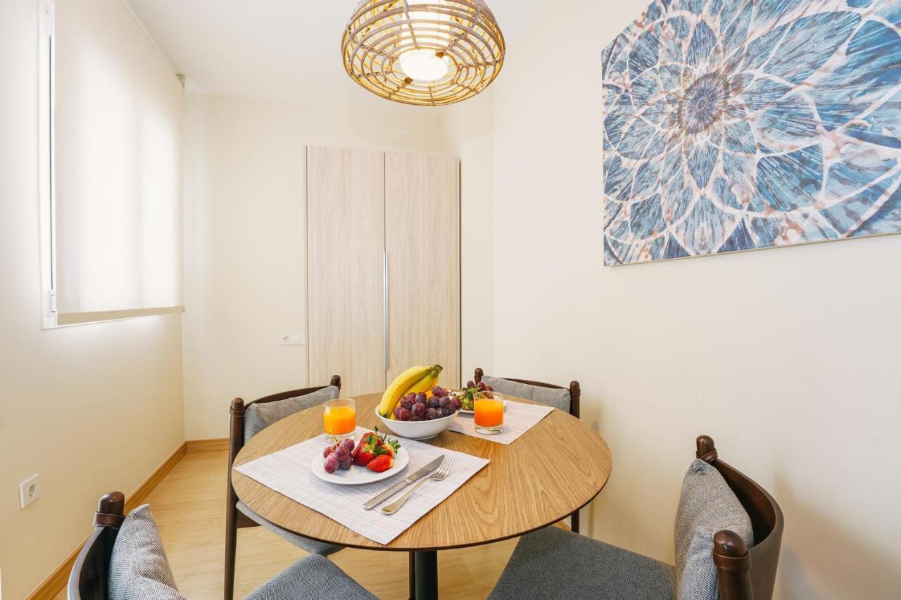 Debambu Atarazanas Aparthotel Malaga Ngoại thất bức ảnh